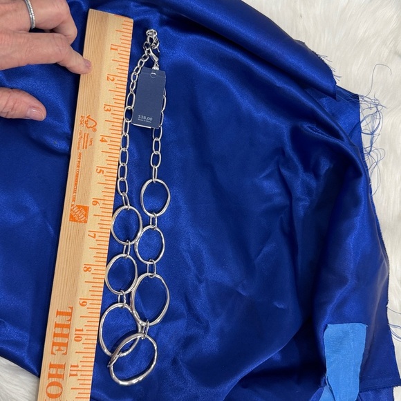 Elegant Silver color Chain Link Necklace - Picture 2 of 3